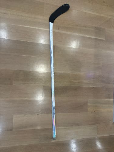 Junior Bauer Proto-R white Right Handed Hockey Stick P28 50 Flex (Used) READ DESCRIPTION