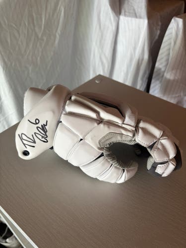 TD Ierlan Autographed Gait Lacrosse Glove (Used)