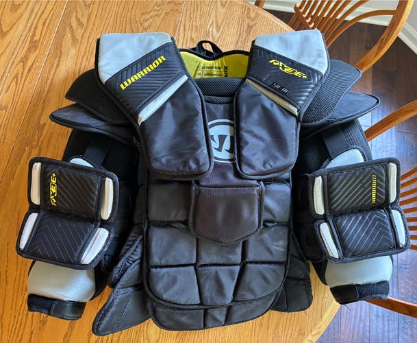 Medium Warrior Ritual RX3 E Goalie Chest Protector (Used)