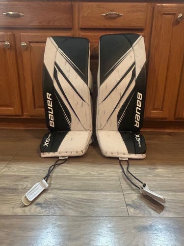Medium Bauer Vapor X5 Pro Goalie Leg Pads (Used)