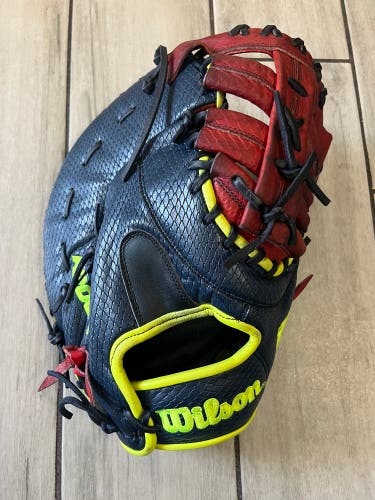 Wilson A2000 RH First Base Baseball Glove 12.5" (Used)