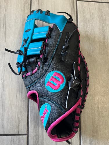 Wilson A2000 RH First Base Baseball Glove 12.5" (Used)