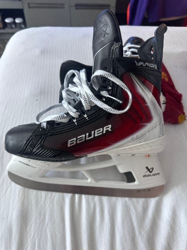 Red 2025 Bauer Vapor Flylite Hockey Skates Regular Width Pro Stock 8 (New)