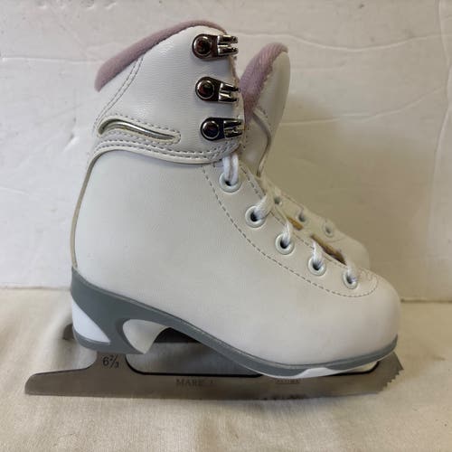 Soft Skates Figure Skates B Junior 9 (Used)