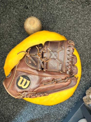 Wilson A2000 RH Infield Baseball Glove 11.75" (Used)