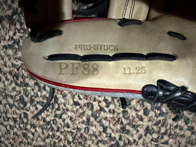Infield RH Wilson A2000 Baseball Glove 11.25" (Used)