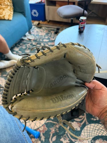 Wilson A2000 PF33SS RH Catcher's Baseball Glove 33" (Used)