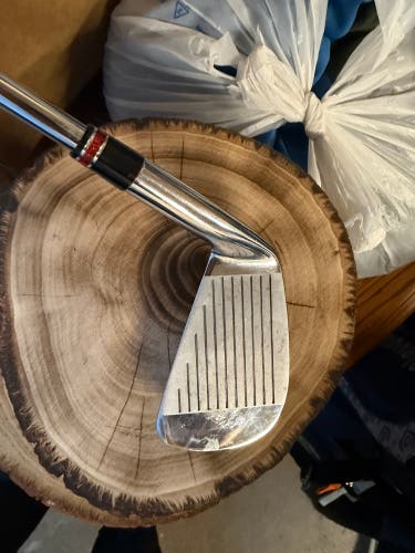 Men's Right Handed Iron Set Stiff Flex (Used)
