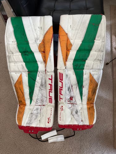 29" True Catalyst 7X3 Goalie Leg Pads (Used)