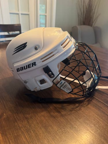 Large Bauer HH3000 Helmet (Used)