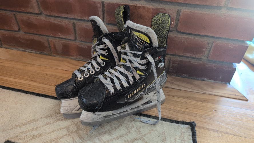 Black/Yellow Bauer Vapor 3X Hockey Skates Size 3 (Used)