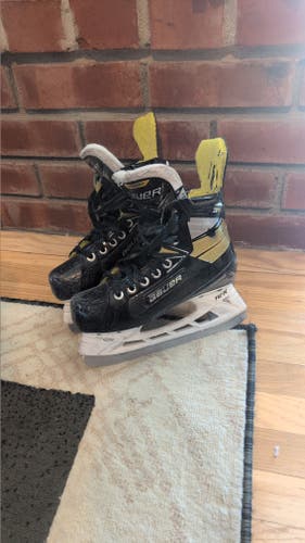 Black/Yellow Bauer Supreme 3S Hockey Skates Regular Width Size 3.5 (Used)