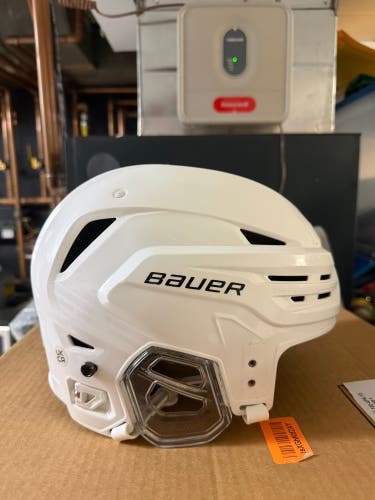 Medium Bauer Re-Akt 85 Helmet (Used)