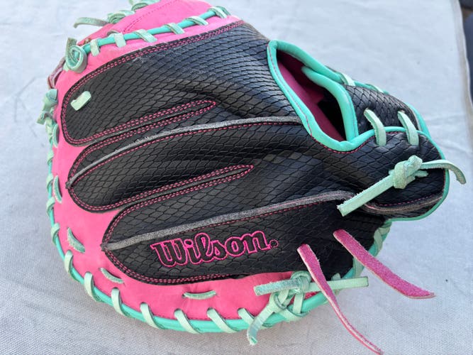 Wilson A1000 RH Catcher's Baseball Glove 33" (Used)