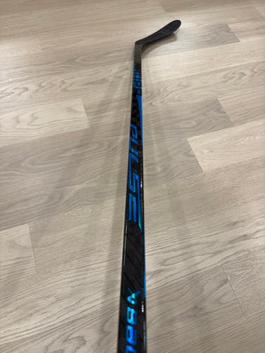 Senior Bauer Pulse Right Handed Hockey Stick P28 70 Flex Pro Stock (Used)