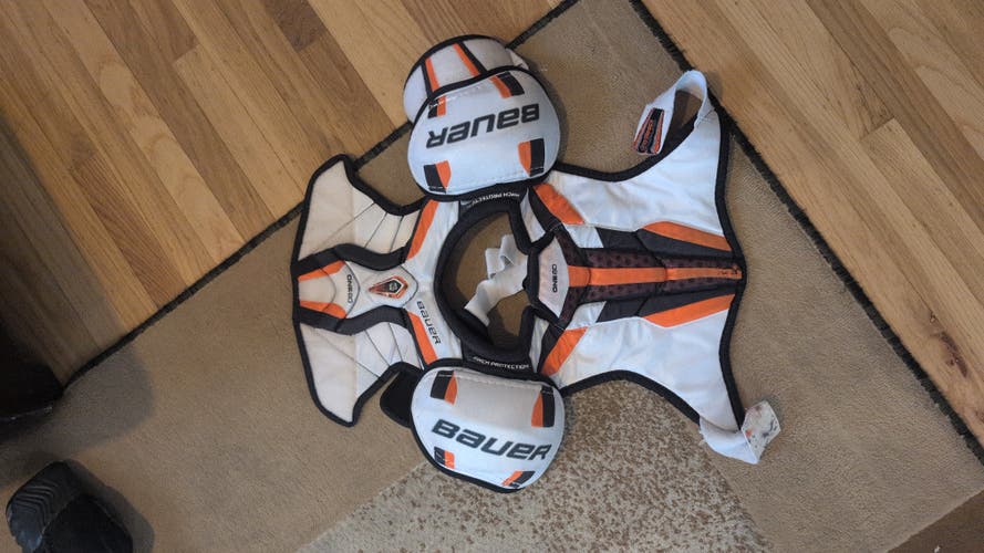 Medium Junior Bauer Supreme One 60 Shoulder Pads (Used)