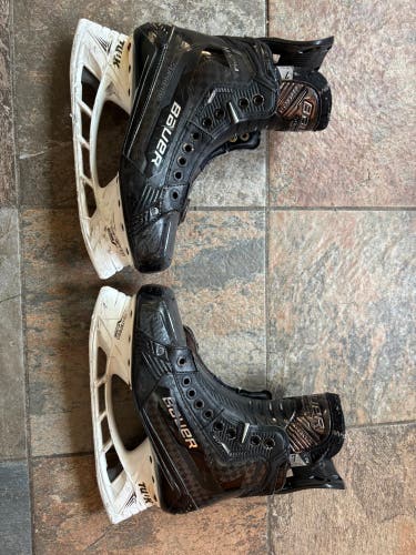 Black 2022 Bauer Supreme Mach Hockey Skates 7 (Used)