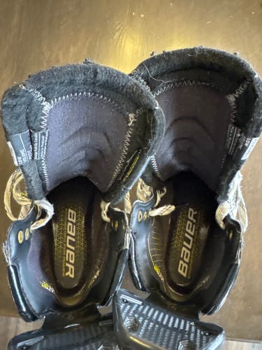 2020 Bauer Supreme Ultrasonic Hockey Skates Regular Width 8.5 (Used)