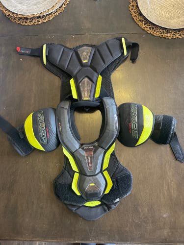 Medium Youth Bauer Vapor 3X Pro Shoulder Pads (Used)