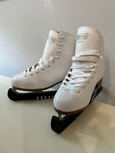 DBX Figure Skates,woman’s 6 (New)