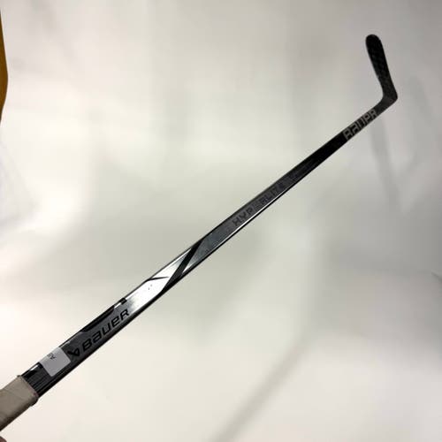 Used Left Silver Bauer Vapor Hyperlite 2 | 70 Flex P90TM Curve Grip | AB722
