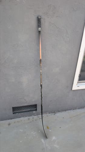 Intermediate Right Handed Hockey Stick 45 Flex (Used)