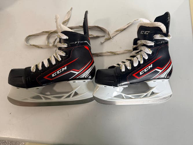 2017 CCM JetSpeed FT340 Hockey Skates Regular Width Size 1 (Used)