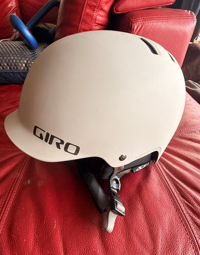 Unisex Large Giro Helmet (Used)