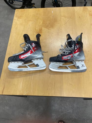 Red 2023 Bauer Vapor Hyperlite 2 Hockey Skates Wide Width Pro Stock 7.5 (Used)