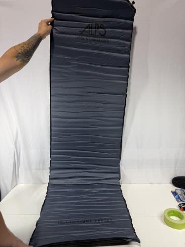 #280 Alps Mountaineering Lightweight Series Air Pad Self Inflating 20 x 72 in