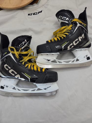CCM Tacks XF Hockey Skates Regular Width 9 (Used)