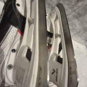 Bauer Vapor Fly40 Hockey Skates Regular Width Size 4 (Used)