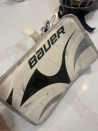 Bauer Prodigy Regular (Used) *has repair on pointer finger.