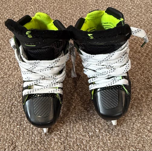 Bauer Elite Hockey Goalie Skates Regular Width Size 1.5 (Used)