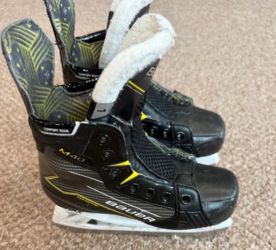 Bauer Supreme M40 Hockey Skates Regular Width Size 1 (Used)
