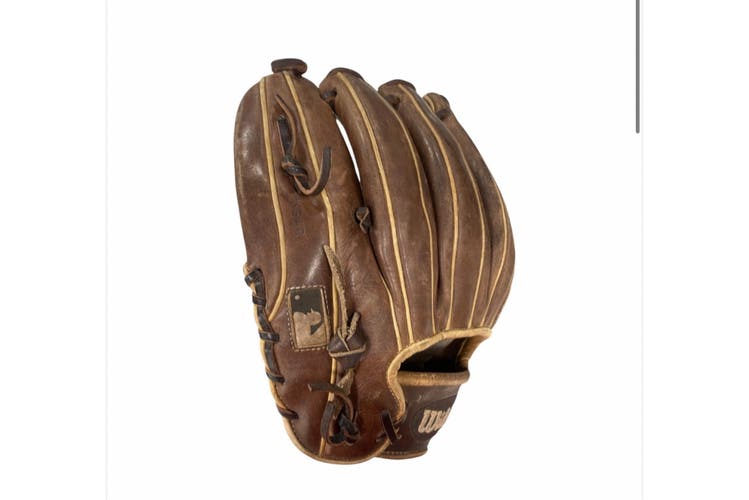 2016 Wilson A2000 RH Infield Baseball Glove 11.5" (Used)