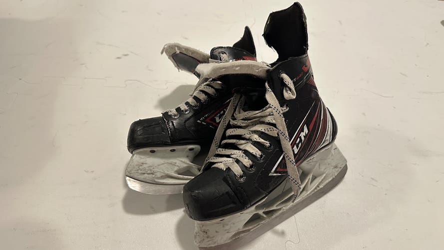 CCM JetSpeed FT440 Hockey Skates Size 3 (Used)