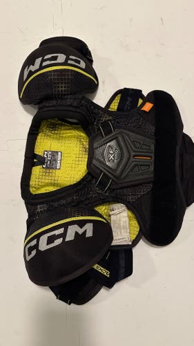 Large Youth CCM Tacks XF Pro Shoulder Pads (Used)