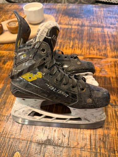 2020 Bauer Supreme 3S Pro Hockey Skates Wide Width Size 1.5 (Used)