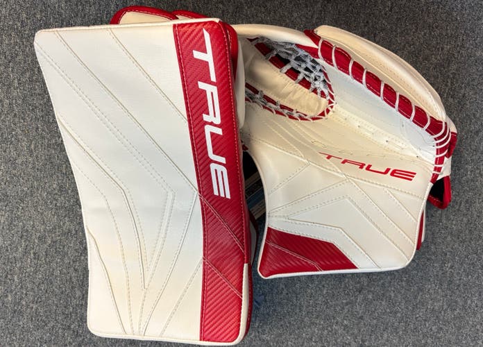 Detroit Red Wings Husso True Catalyst Px5 Regular (New) 590 Glove and Blocker Set