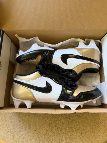 Men's Size M 10.5 (W 11.5) Nike Cleats Low Top (Used)