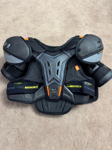 Medium Senior CCM XF Pro Shoulder Pads (Used)