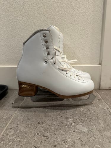 Jackson Elle Figure Skates Adult 6 WIDE (New)