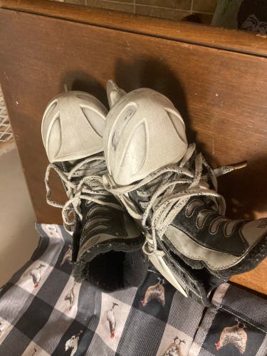 CCM 652 Super Tacks Hockey Goalie Skates 9 (Used)