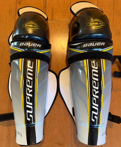 ⁠Bauer Supreme ONE40 Senior Shin Guards 15" - Excellent Condition (Used)