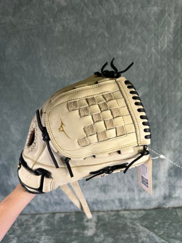White Adult Mizuno MVP Prime RH Softball Glove 12" (Used)