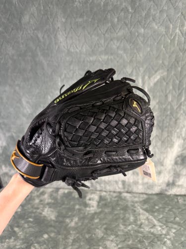 Black Mizuno Prospect RH Softball Glove 12" (Used)
