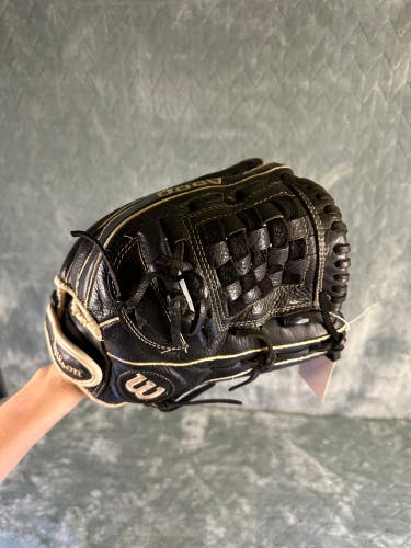 Black Wilson A500 RH Pitcher's Baseball Glove 11" (Used)