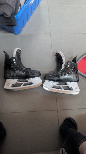 Black Bauer Supreme M50 Pro Hockey Skates Regular Width Size 4 (Used)