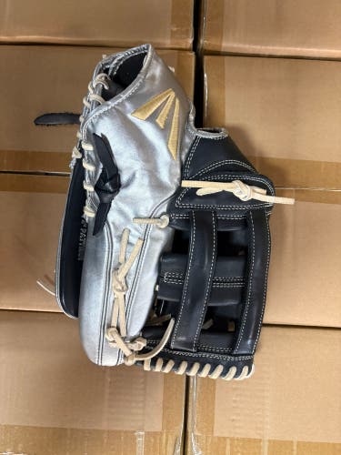 Easton El jefe RH Softball Glove 13.5" (New)